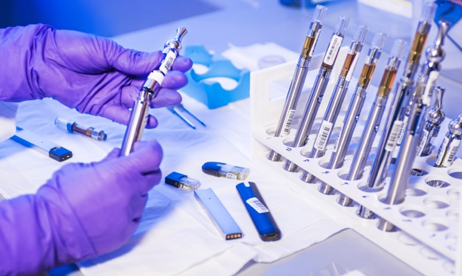 醫(yī)藥行業(yè)解決方案-構(gòu)建全新數(shù)字化采購管理體系，應(yīng)對醫(yī)藥行業(yè)原輔料及包材需求量大、資質(zhì)要求嚴格等難題，搭建統(tǒng)一門戶，實現(xiàn)srm供應(yīng)商閉環(huán)管理，降低采購風險，實現(xiàn)全流程可追溯。-mb-甄云科技